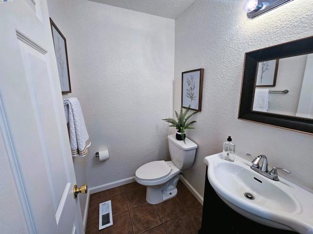 33332 Depot Rd, Union City CA: https://media.crmls.org/mediaz/eb212c13-4599-4a57-813f-344d1082de11.jpg