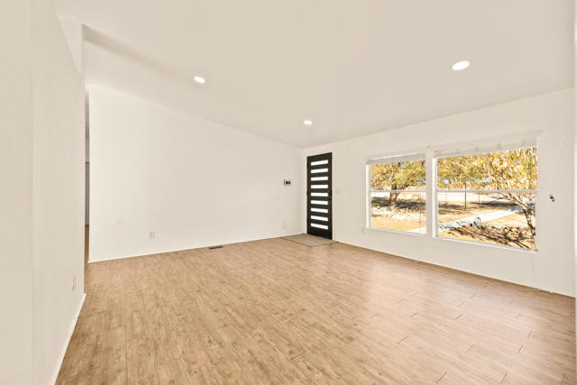 62851 Aberdeen Drive, Joshua Tree CA: https://media.crmls.org/mediaz/eb2138d5-7d06-4cc6-a972-649a36131f64.jpg