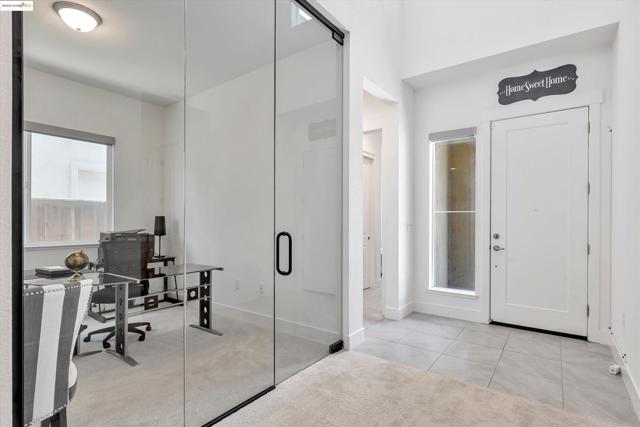 2281 Garden Farms Ave, Lathrop CA: https://media.crmls.org/mediaz/eb218292-cf92-479b-b718-264adadc35a4.jpg
