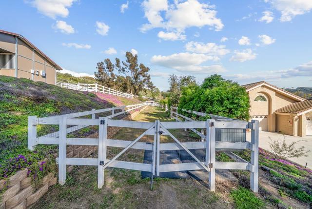 7102 Via Mariposa Norte, Bonsall CA: https://media.crmls.org/mediaz/eb21c857-03ed-45c6-be63-8851ff3d2133.jpg