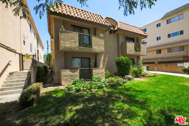 5418 Hermitage Avenue, Valley Village CA: https://media.crmls.org/mediaz/eb22b032-d440-461d-ab44-be5968de0360.jpg