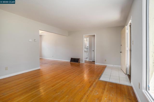 18367 Apricot Way, Castro Valley CA: https://media.crmls.org/mediaz/eb22c48b-92c4-4bce-9909-93053a22d4f7.jpg