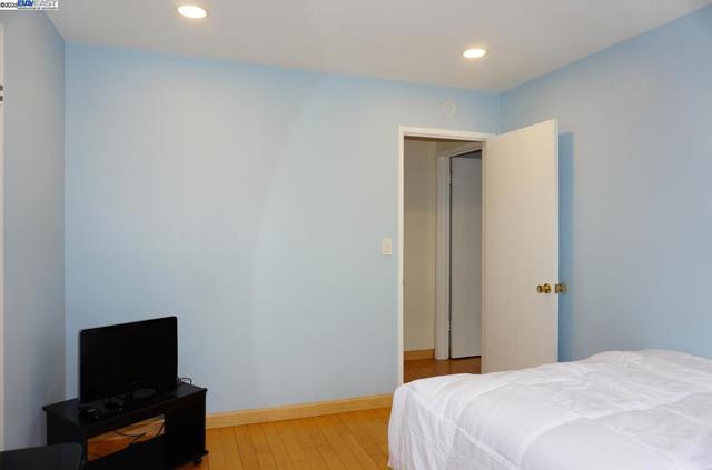 Image 36 of 43 For 236 Ottawa Way