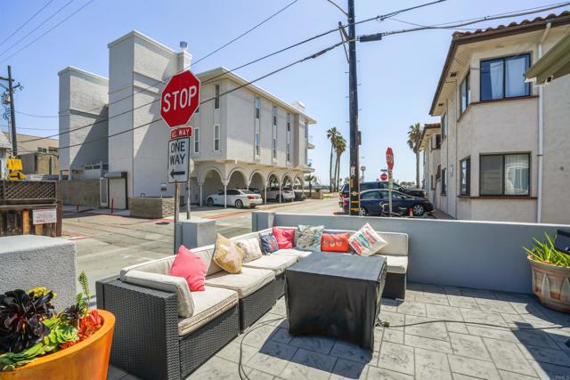 Detail Gallery Image 2 of 50 For 3492 Bayside Ln, San Diego,  CA 92109 - – Beds | – Baths