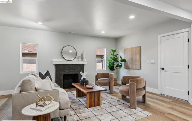 Image 10 of 54 For 7807 Outlook Ave