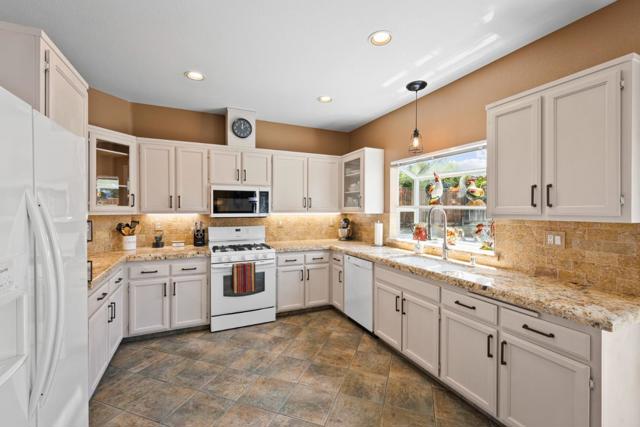 1660 Mimosa Street, Hollister CA: https://media.crmls.org/mediaz/eb258e0a-a581-44f2-8cce-bb4b8834d164.jpg
