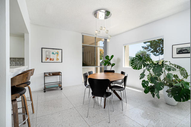 519 Desert Lakes Drive, Palm Springs CA: https://media.crmls.org/mediaz/eb26a969-63bb-4db1-afe5-359d2cf5fb5d.jpg