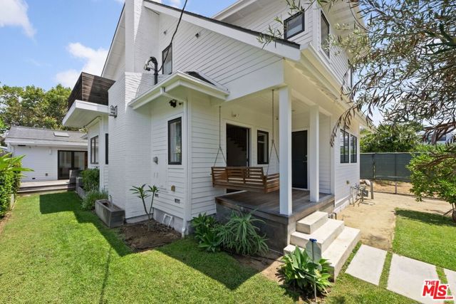 4525 Melbourne Avenue, Los Angeles CA: https://media.crmls.org/mediaz/eb26e331-e8f5-427f-8cc8-27620320f526.jpg