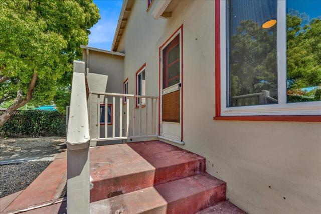 526 Sylvan Avenue, San Mateo CA: https://media.crmls.org/mediaz/eb26ed7b-bb7a-4cfd-bfea-eae383c98597.jpg