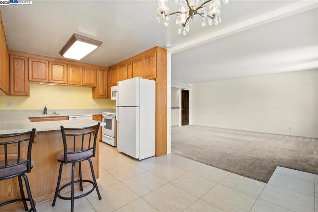 2133 Santa Clara Ave, Alameda CA: https://media.crmls.org/mediaz/eb274e3b-a560-4c63-aae7-c160939f24b1.jpg