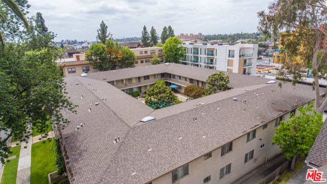 275 S Marengo Avenue, Pasadena CA: https://media.crmls.org/mediaz/eb27610e-d07a-4c03-957e-71dafb060d14.jpg