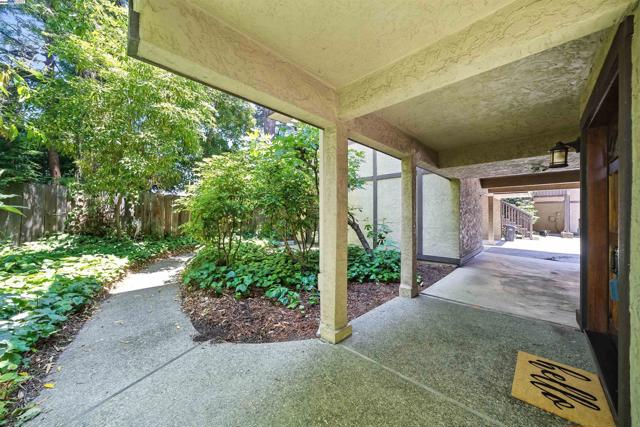 1116 Brewster Ave, Redwood City CA: https://media.crmls.org/mediaz/eb2774a6-3da9-4e99-b7bd-0d9caf4ae14d.jpg