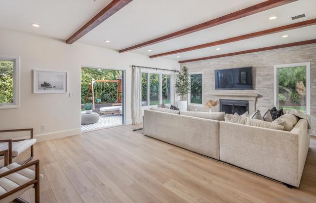 2815 Santa Fe Vista Ct, Encinitas CA: https://media.crmls.org/mediaz/eb27c217-7882-4f8a-be17-e47e6cb8b4ac.jpg