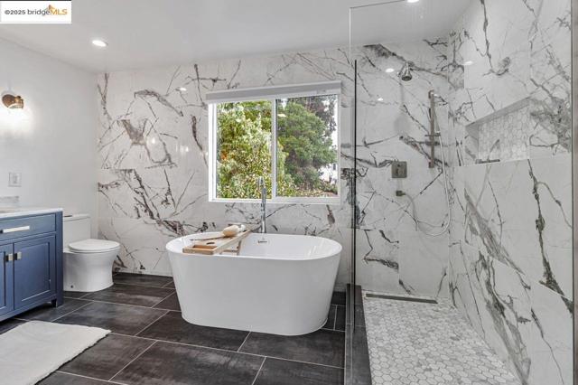 7900 Michigan Ave, Oakland CA: https://media.crmls.org/mediaz/eb281919-8b73-4d23-9078-099eddd72e80.jpg