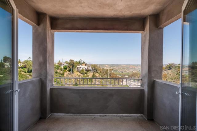 2942 Copley Ave, San Diego CA: https://media.crmls.org/mediaz/eb285e17-65ac-4e5e-b0f2-03c92571a641.jpg