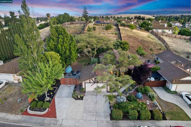 2628 Asilomar Dr, Antioch CA: https://media.crmls.org/mediaz/eb295ce4-83dc-4d70-ae26-8c7078fecd92.jpg