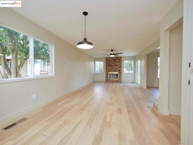 2112 Matthew CT, Pittsburg CA: https://media.crmls.org/mediaz/eb29da24-6c3f-44d2-afb4-3bf16eb65b4f.jpg