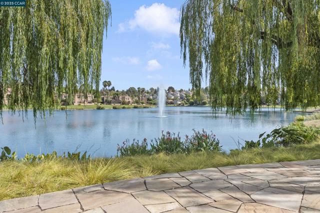 3094 Lakemont Dr, San Ramon CA: https://media.crmls.org/mediaz/eb2a4851-2391-4a63-87bf-d39eb748e484.jpg