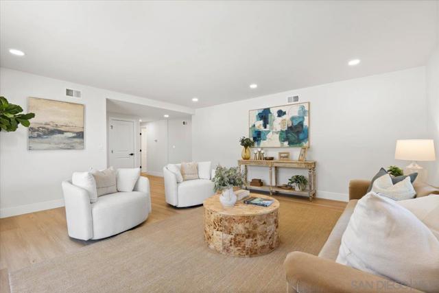 7977 Wetherly St, La Mesa CA: https://media.crmls.org/mediaz/eb2b630b-54db-4e49-82b9-ce704cf473c1.jpg