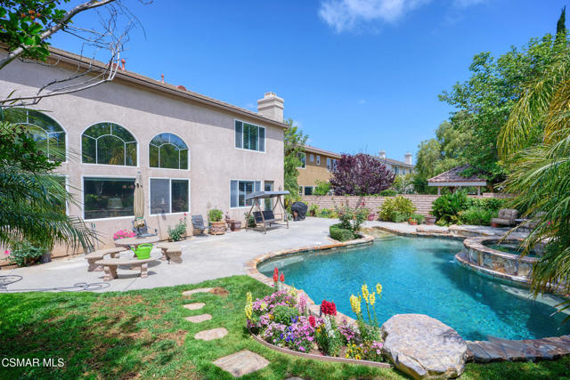 4566 Bluewood Court, Moorpark CA: https://media.crmls.org/mediaz/eb2c6ded-18fd-4422-83ec-7eeaa7e075f1.jpg