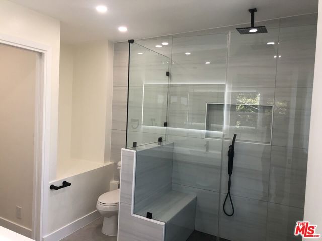 6900 Treasure Trail, Los Angeles CA: https://media.crmls.org/mediaz/eb2cb308-6bdb-4bde-8164-f2d31349a805.jpg