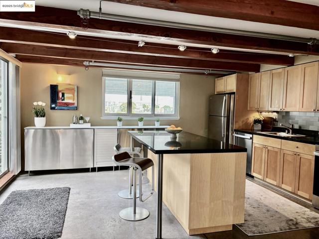 701 Pennsylvania AVE, San Francisco CA: https://media.crmls.org/mediaz/eb2cd1a2-8c0a-419c-9252-6fa2a7b695b8.jpg