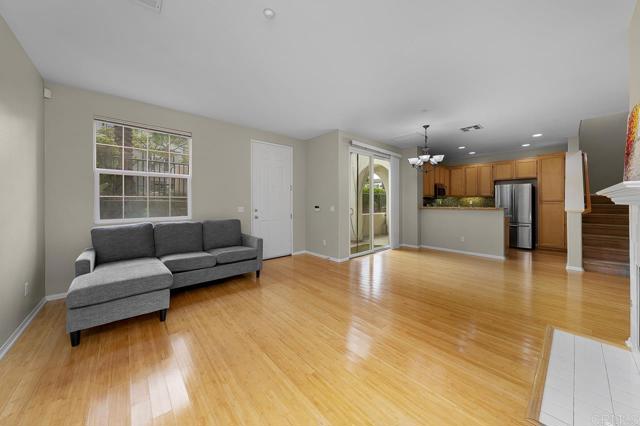 Detail Gallery Image 5 of 37 For 1279 Fools Gold Way, Chula Vista,  CA 91913 - 3 Beds | 2/1 Baths