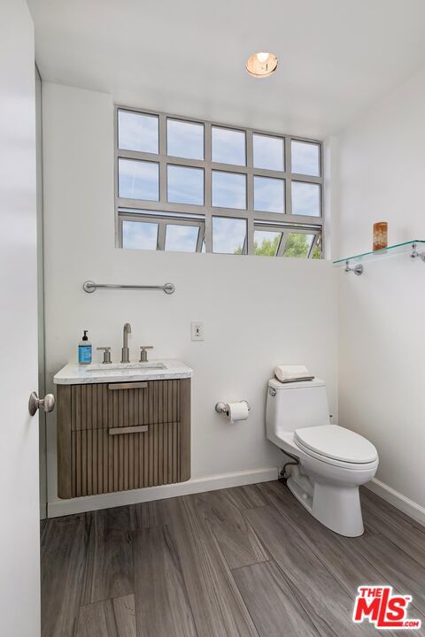 2336 28th Street, Santa Monica CA: https://media.crmls.org/mediaz/eb2cecf0-d40d-4b9d-99af-8ac603740a1a.jpg