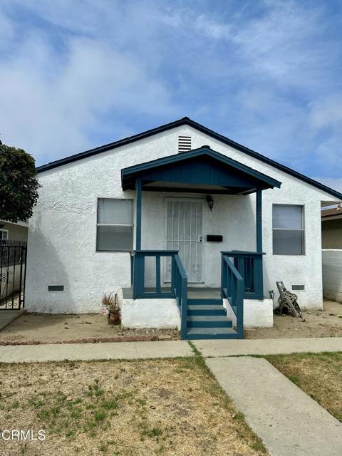 135 N Roosevelt Avenue, Oxnard CA: https://media.crmls.org/mediaz/eb2cf758-2d08-472d-b248-f77ead0a2510.jpg