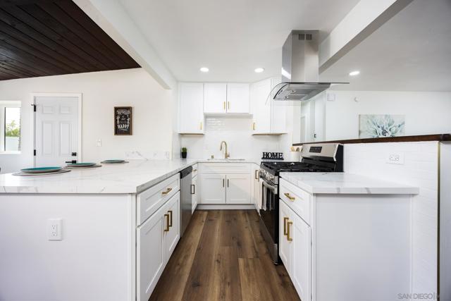 3366 Neosho Pl, San Diego CA: https://media.crmls.org/mediaz/eb2cf9e2-41fd-44f1-ae12-1bc4c11f00f9.jpg