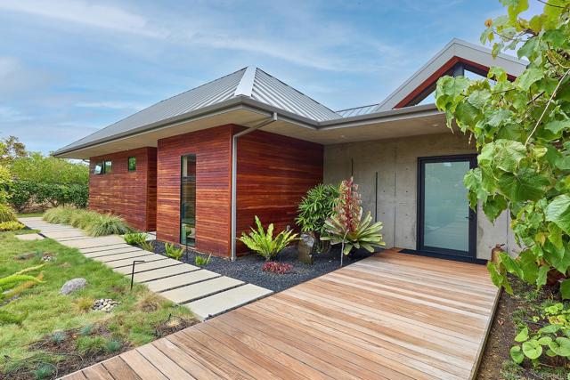 630 Ocean View Avenue, Encinitas CA: https://media.crmls.org/mediaz/eb2d0e3f-9fbc-459f-b029-7a7ffb6e527f.jpg