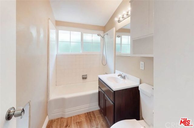 6763 Lurline Avenue, Winnetka CA: https://media.crmls.org/mediaz/eb2d25d8-9d6e-40bd-a9fd-17ccfb781994.jpg