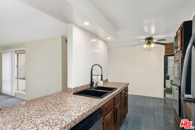 1010 Palm Avenue, West Hollywood CA: https://media.crmls.org/mediaz/eb2d5009-3ff1-4b32-9a76-3ee4b22b7d34.jpg