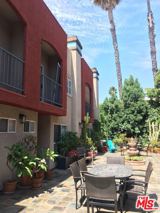 1957 N Bronson Avenue, Los Angeles CA: https://media.crmls.org/mediaz/eb2d53b4-58ea-4406-a294-90fc50ee9823.jpg