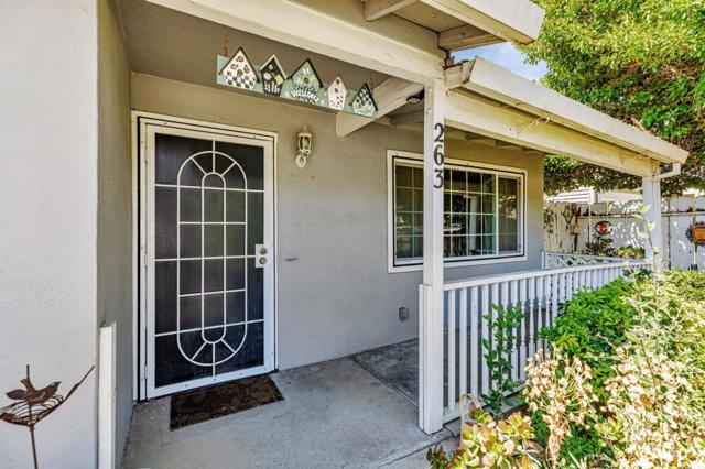 263 Maple Street, Hollister CA: https://media.crmls.org/mediaz/eb2d9755-3b42-4ddf-a4e6-a68e70695d12.jpg