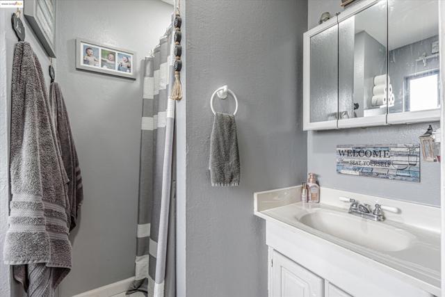 327 4Th Ave, Pleasant Hill CA: https://media.crmls.org/mediaz/eb2df553-9fe5-4dbb-a453-acddc7ebfbfe.jpg