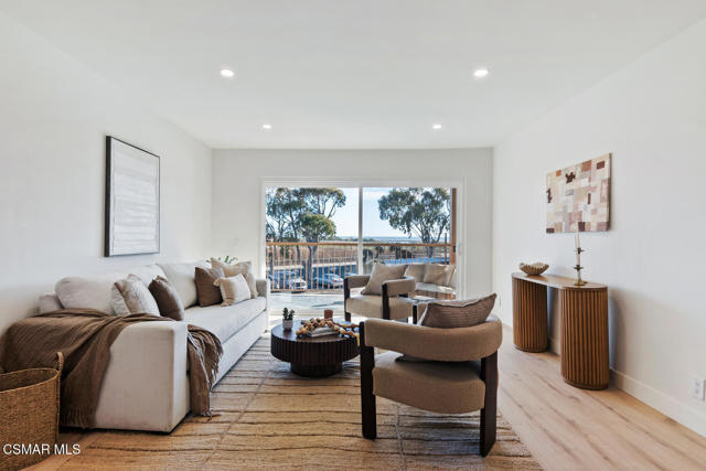 916 Lighthouse Way, Port Hueneme CA: https://media.crmls.org/mediaz/eb2e6b4e-567c-4401-9475-ac670984c370.jpg