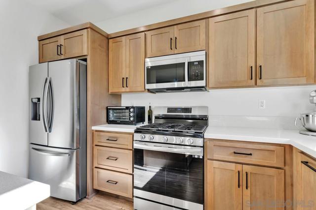 130 Scenic Dr, El Cajon CA: https://media.crmls.org/mediaz/eb2ea207-3de3-432d-acba-dd513db91a20.jpg