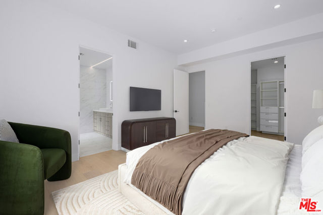 741 N Gramercy Place, Los Angeles CA: https://media.crmls.org/mediaz/eb2f19c5-5ec9-4c0d-97e7-e481373f3035.jpg
