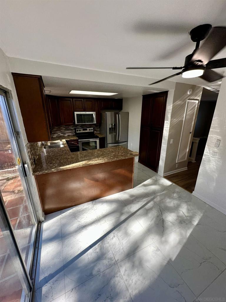 1261 34th St - photo 4