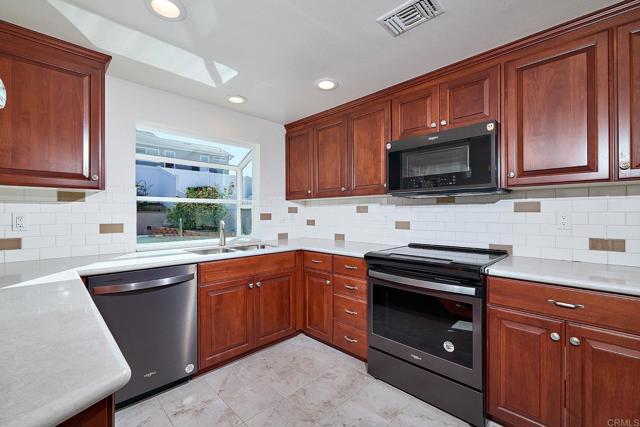 Detail Gallery Image 9 of 36 For 9717 Follett Dr, Santee,  CA 92071 - 3 Beds | 2 Baths