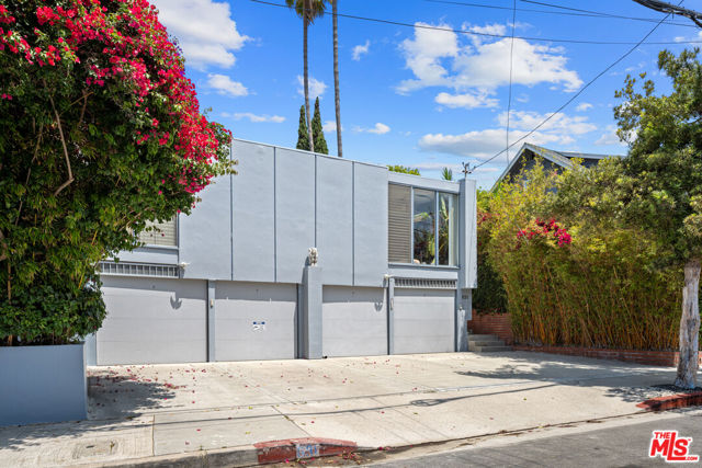 631 Pier Avenue, Santa Monica CA: https://media.crmls.org/mediaz/eb30bf48-c88c-41d5-a755-ec01b790702b.jpg