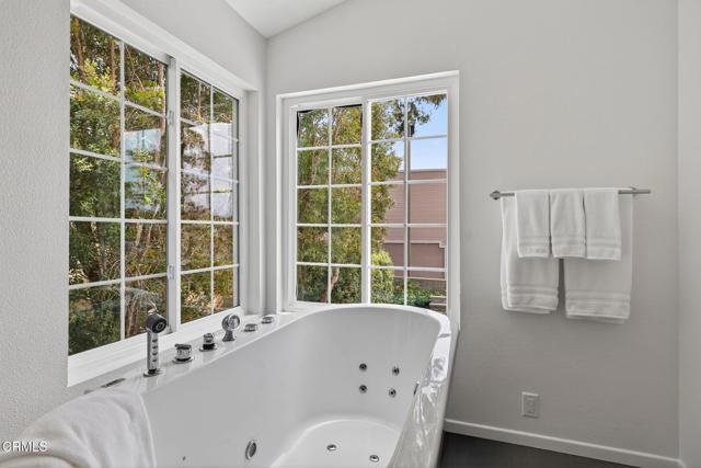 676 Pacific Cove Drive, Port Hueneme CA: https://media.crmls.org/mediaz/eb31a982-c3d8-4947-9c74-0daf9f0cab11.jpg