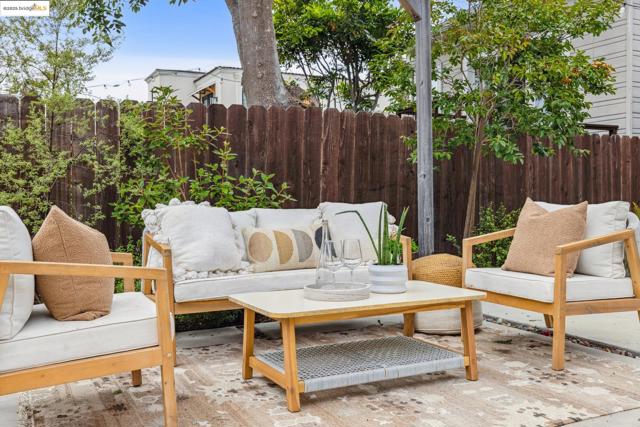 617 59th St, Oakland CA: https://media.crmls.org/mediaz/eb31cffa-2b58-4a29-ae80-186d8dbe0f8b.jpg