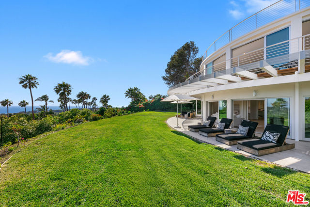 6375 Gayton Place, Malibu CA: https://media.crmls.org/mediaz/eb326fd7-2107-42bb-b272-8f0d123f4e74.jpg