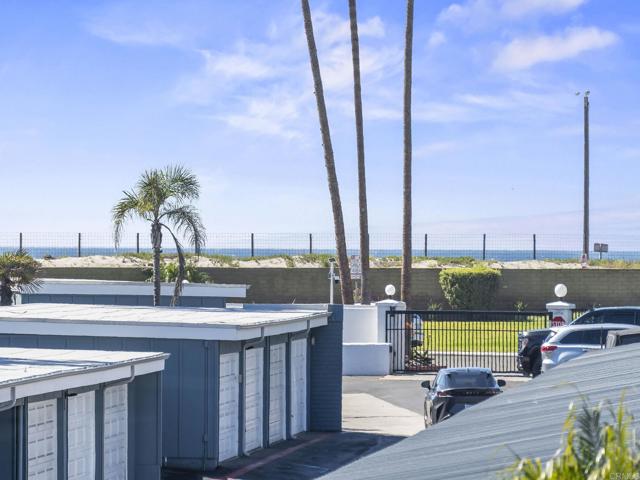 Detail Gallery Image 3 of 52 For 90 Montego Ct, Coronado,  CA 92118 - 2 Beds | 2/1 Baths