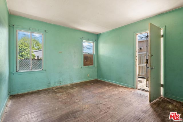 1925 19th Street, Santa Monica CA: https://media.crmls.org/mediaz/eb336939-baa0-4c2e-b759-145f97a1e4d5.jpg