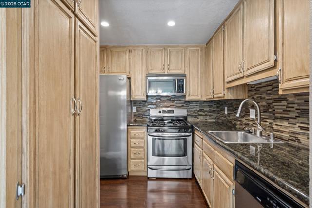 220 Apollo, Hercules CA: https://media.crmls.org/mediaz/eb338b64-53db-4633-8385-7091fad63b92.jpg