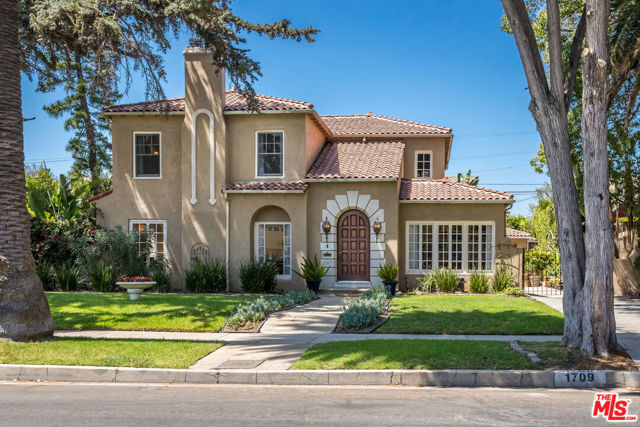 1709 Buckingham Road, Los Angeles CA: https://media.crmls.org/mediaz/eb338e51-f87c-4c90-a585-75bf509432df.jpg