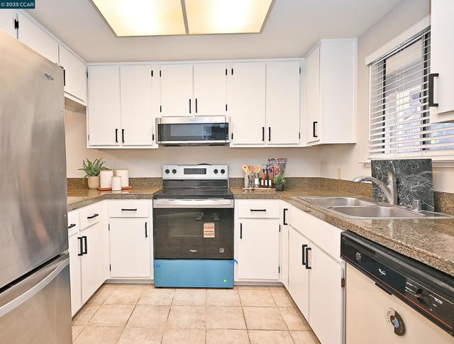 1324 Chateau Cmn, Livermore CA: https://media.crmls.org/mediaz/eb33c8c9-8253-4b6c-89b6-8dd0efec3d5b.jpg